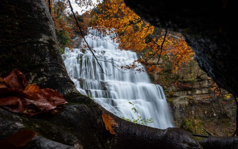le grand saut cascade herisson 1120x700 1 768x480